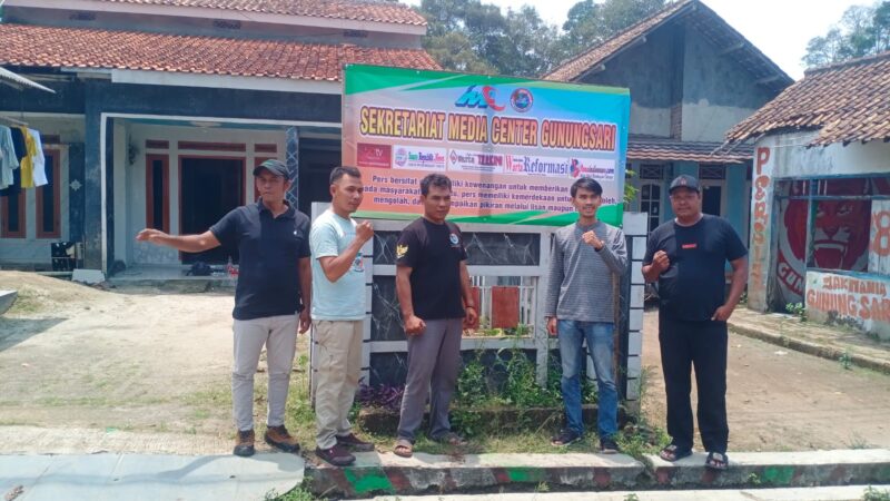 Sekretaris Desa Sukalaba, Gufron Rosadi, mengadakan kunjungan silaturahmi ke Sekretariat Media Center Gunungsari pada Sabtu, 14 September 2024