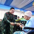 Dalam perayaan yang penuh khidmat dan semangat, Puncak Syukuran Peringatan Hari Ulang Tahun (HUT) Ke-65 Pelopor berlangsung meriah di Mako Pasukan Pelopor Korbrimob Polri, Kelapadua, Cimanggis, Kota Depok