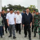 Luhut Binsar Pandjaitan, melakukan kunjungan kerja untuk meninjau langsung perkembangan proyek Taman Sains Teknologi Herbal dan Hortikultura (TSTH2) serta Food Estate di Kecamatan Pollung