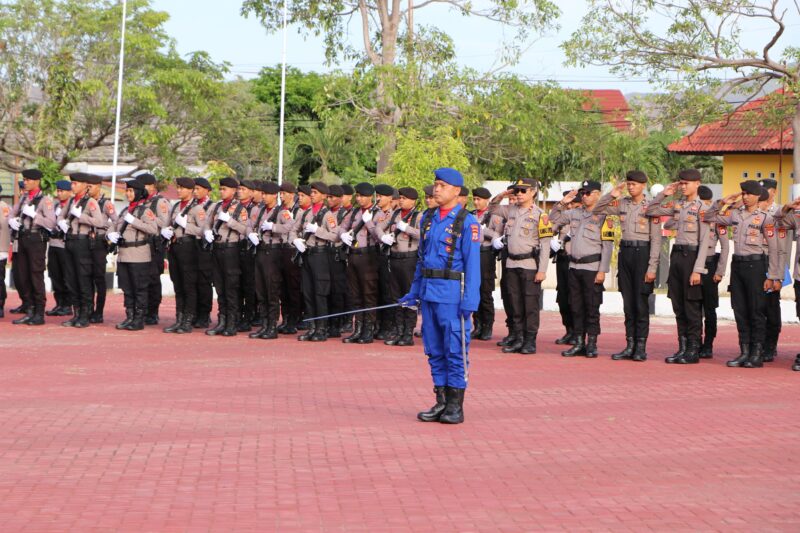 Hari Kesadaran Nasional diperingati setiap bulan pada tanggal 17 sebagai momen penting untuk meningkatkan kesadaran masyarakat akan tugas dan tanggung jawab mereka sebagai warga negara yang berperan aktif dalam menjaga keamanan dan ketertiban