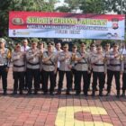 Kapolres Lebak, Polda Banten, AKBP Suyono, S.I.K., memimpin upacara serah terima jabatan (Sertijab) Kapolsek Rangkasbitung dan Kapolsek Cimarga di Lapangan Mapolres Lebak, pada Selasa, 17 September 2024