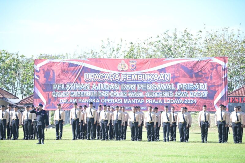 Polda Jawa Barat resmi membuka Pelatihan ADC/Walpri (Ajudan dan Pengawal Pribadi) untuk Calon Gubernur dan Calon Wakil Gubernur dalam rangka mendukung Operasi Mantap Praja 2024