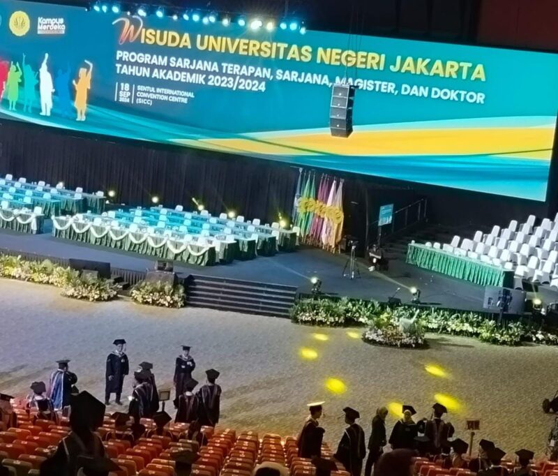 Universitas Negeri Jakarta (UNJ) mengukir sejarah baru dengan sukses menyelenggarakan Wisuda Tahun Akademik 2023/2024 pada Rabu, 18 September 2024, di Sentul International Convention Center (SICC)