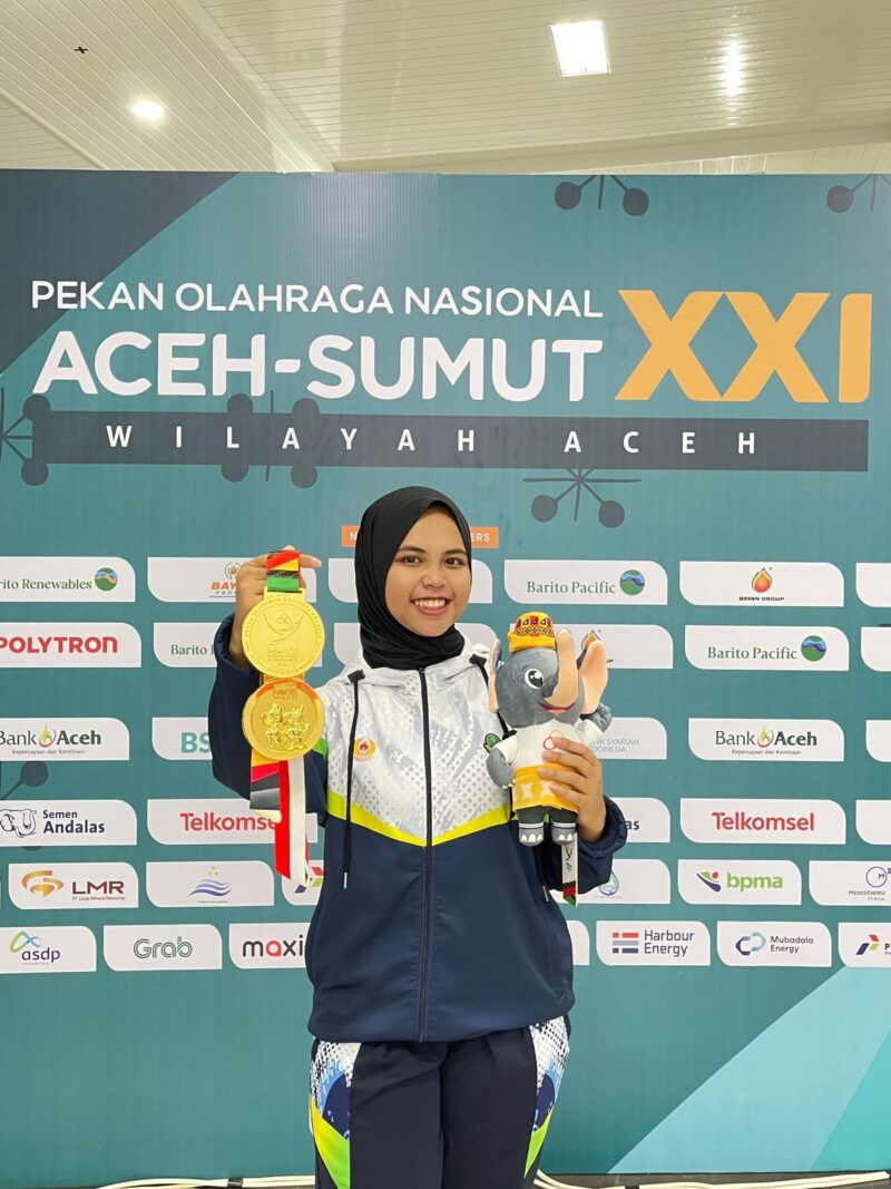 Dua medali emas berhasil disumbangkan oleh Bripda Audrey Zahra Dhiyaanisa, seorang polisi wanita berusia 20 tahun asal Kabupaten Bandung, yang turut mewakili Jawa Barat di cabang olahraga menembak pada Jumat (20/09/2024)