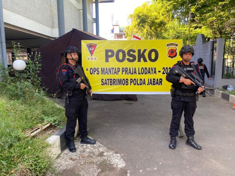 Untuk menjaga keamanan dan kelancaran proses pemilu, Komisi Pemilihan Umum (KPU) dan Badan Pengawas Pemilihan Umum (Bawaslu) Provinsi Jawa Barat meminta bantuan pengamanan dari Satbrimob Polda Jabar