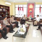 Kapolda Maluku Irjen Pol. Drs. Eddy Sumitro Tambunan, M.Si. menerima audiensi dari Otoritas Jasa Keuangan (OJK) Provinsi Maluku di ruang tamu Kapolda Maluku