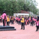 Kegiatan yang berlangsung di Lapangan Apel Polres Buru ini dihadiri oleh Kapolres Buru, AKBP Sulastri Sukidjang S.H.S.I.K.M.M., dan Waka Polres Buru, Kompol H. Akmil Djapa, serta PJ Ketua Bhayangkari Cabang Buru, Ny. Deli Akmil Djapa