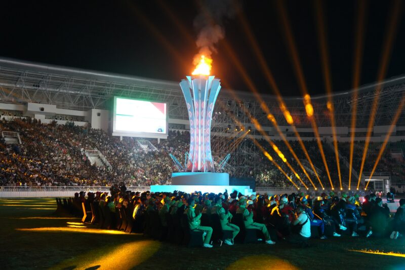 enutupan Pekan Olahraga Nasional (PON) XXI Aceh-Sumut berlangsung meriah, sukses, dan aman di Stadion Utama Sumatera Utara. Acara ini menandai akhir dari kompetisi olahraga bergengsi yang diikuti ribuan atlet dari seluruh penjuru Indonesia