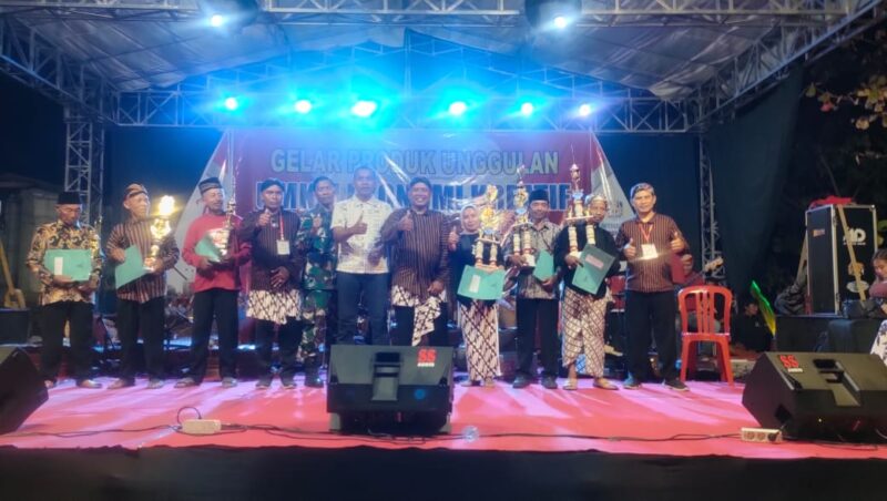 Kegiatan yang diselenggarakan oleh Pemerintah Desa Winong, Kecamatan Kalidawir, dengan menggelar Expo UMKM Ekonomi Kreatif yang diikuti oleh 25 stand bazar, berakhir dengan sukses