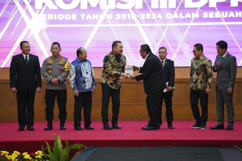 Jaksa Agung Republik Indonesia, ST Burhanuddin, menyampaikan apresiasi atas peluncuran buku yang berjudul 