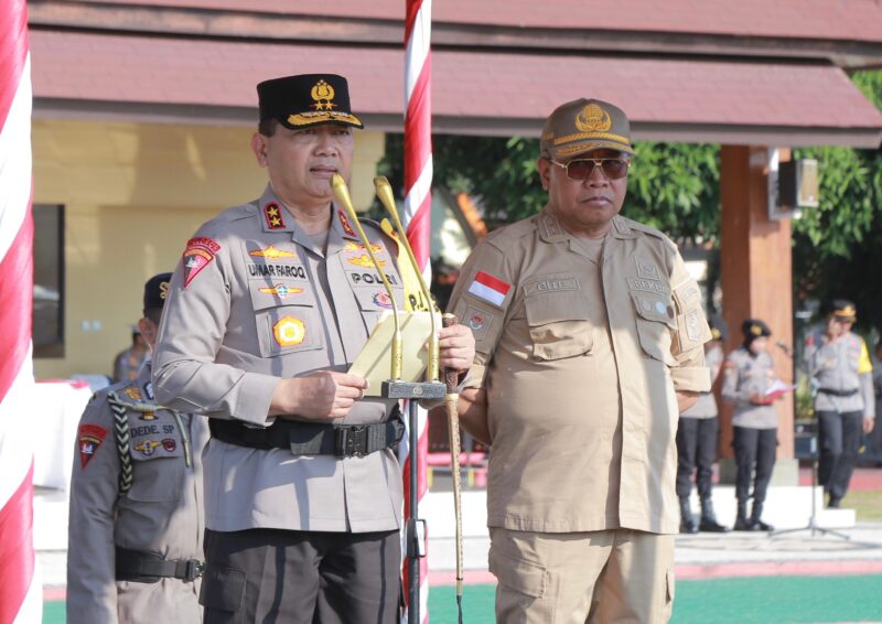 Kapolda NTB, Irjen Pol. R. Umar Faruq, SH., M.Hum., memimpin Apel Gelar Pasukan Operasi Mandalika Gatari 2024 untuk pengamanan event MotoGP Mandalika pada Selasa, 24 September 2024