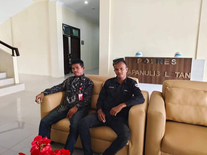 Ketua Dewan Pimpinan Daerah (DPD) LSM APRI Sumatera Utara, Jawardi Marbun, menyatakan kekecewaannya terhadap sikap Bupati Humbang Hasundutan