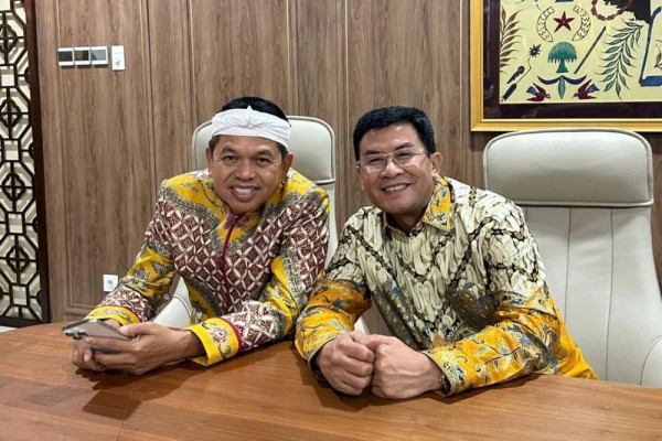 Bakal calon gubernur Jawa Barat, Dedi Mulyadi, bersama pasangannya Erwan Setiawan, terus meraih dukungan luas dari masyarakat, meskipun hasil survei terbaru Indikator Politik Indonesia menunjukkan elektabilitas mereka telah mencapai 77,81 persen