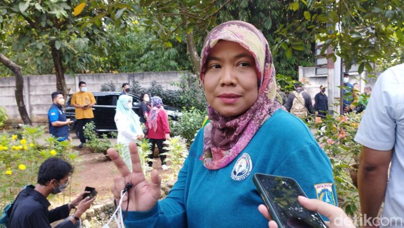 Kepala Dinsos DKI Jakarta, Premi Lasari, pengemis ini mengaku bahwa aksi tersebut ia pelajari dari sebuah channel YouTube