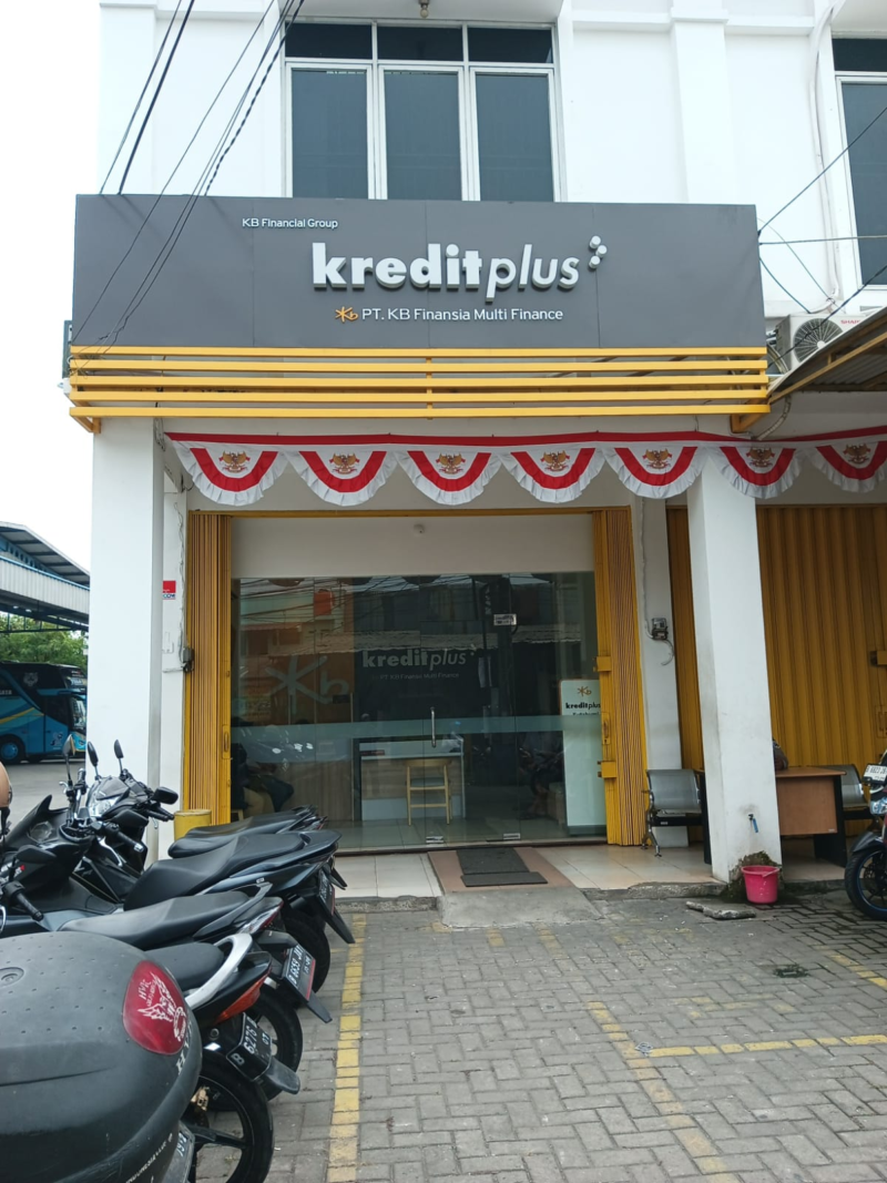  perusahaan pembiayaan Kredit Plus yang berlokasi di Jalan Raya Kutabumi, Ruko Boulevard No. 4-5, Kuta Bumi