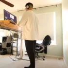 YouTuber dengan nama akun Pigmie baru-baru ini melakukan eksperimen unik yang menarik perhatian publik. Dalam usahanya untuk mengatasi masalah kesehatan yang dipicu oleh gaya hidup sedentari, ia berusaha untuk menjalani hidup selama tujuh hari penuh tanpa duduk