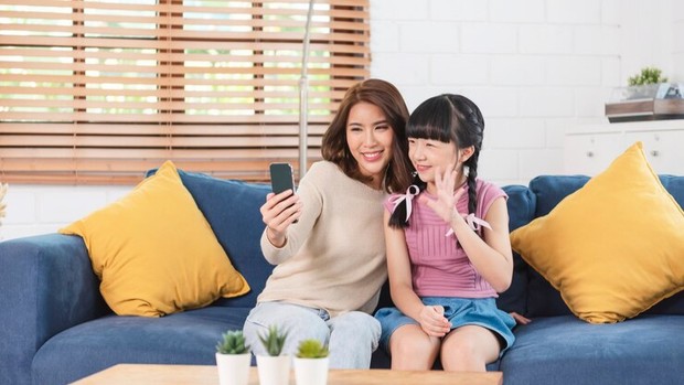 Banyak orangtua yang sering membagikan kisah dan momen lucu anak-anak mereka di media sosial