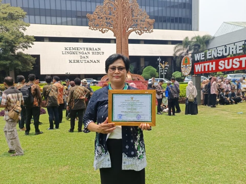 SMP Santa Maria Kota Cirebon kembali mencatatkan prestasi membanggakan dengan meraih Penghargaan Sekolah Adiwiyata Tingkat Nasional Tahun 2024