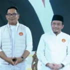 Calon Gubernur (Cagub) Jakarta nomor urut 1, Ridwan Kamil (RK), memperkenalkan calon wakil gubernurnya, Suswono, dalam debat perdana Pemilihan Gubernur (Pilgub) Jakarta 2024 yang digelar di JiExpo, Kemayoran, Jakarta Pusat, Minggu (6/10/2024)