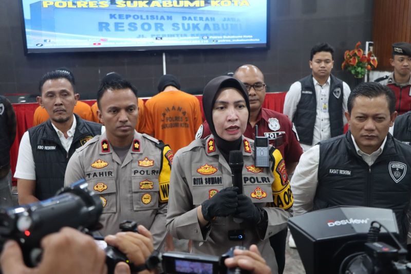 Kapolres Sukabumi Kota, AKBP Rita Suwadi, dalam konferensi pers di Mapolres Sukabumi Kota pada Selasa, 1 Oktober 2024