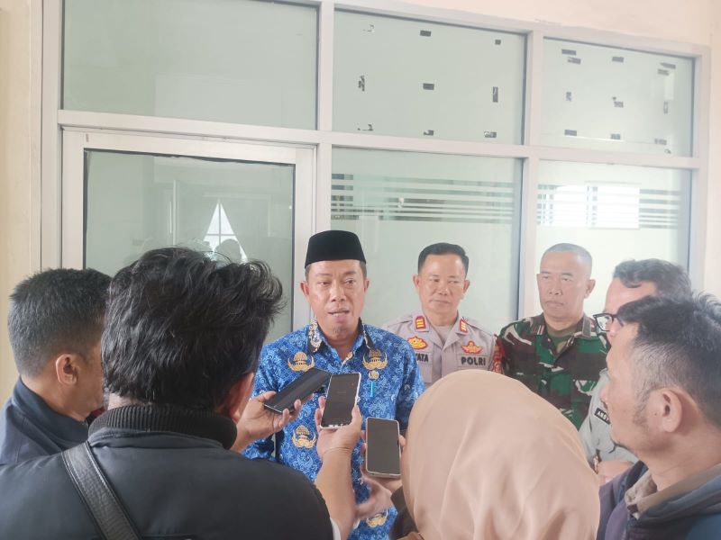 Plt. Asisten Pemerintahan dan Kesejahteraan Rakyat Kota Cimahi, Mardi Santoso, membuka acara tersebut secara resmi dan menekankan bahwa Pelatihan RW Tangguh Bencana ini merupakan langkah inovatif dari pemerintah daerah