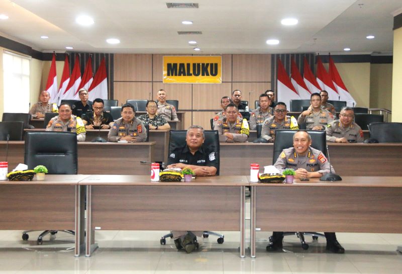 Sejumlah Pejabat Utama (PJU) Polda Maluku berpartisipasi dalam kegiatan Forum Belajar Bersama yang diselenggarakan secara daring melalui ruang video conference di lantai 2 Markas Polda Maluku pada Kamis, 3 Oktober 2024