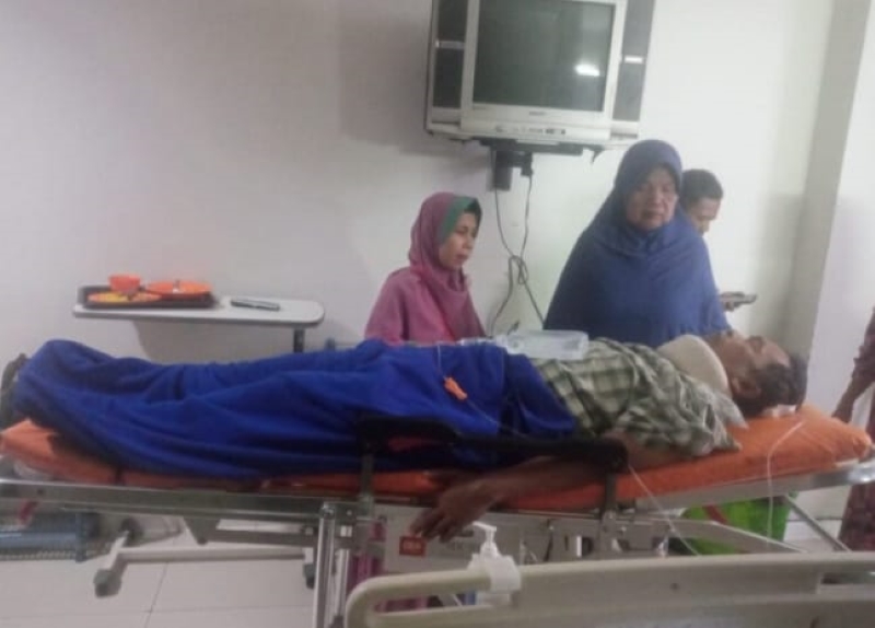 Yadi, seorang anggota Satpol PP Kabupaten Lebak yang menjadi korban dalam aksi demonstrasi penolakan terhadap Ketua DPRD Lebak, dr Juwita Wulandari, kembali harus dirujuk ke rumah sakit lain setelah sebelumnya menjalani perawatan intensif