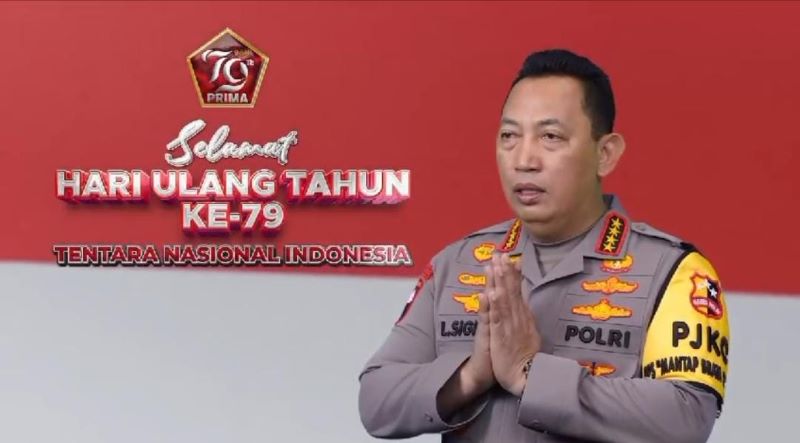 Kapolri Jenderal Polisi Drs. Listyo Sigit Prabowo turut hadir dalam peringatan Hari Ulang Tahun (HUT) Tentara Nasional Indonesia (TNI) ke-79, yang diselenggarakan di Lapangan Silang Monas, Jakarta Pusat