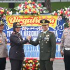 Kapolresta Cirebon, Kombes Pol Sumarni, S.I.K, S.H, M.H, beserta jajarannya memberikan kejutan kepada unsur TNI di wilayah Cirebon, Sabtu (5/10/2024). Kejutan tersebut dalam rangka memperingati HUT ke-79 TNI