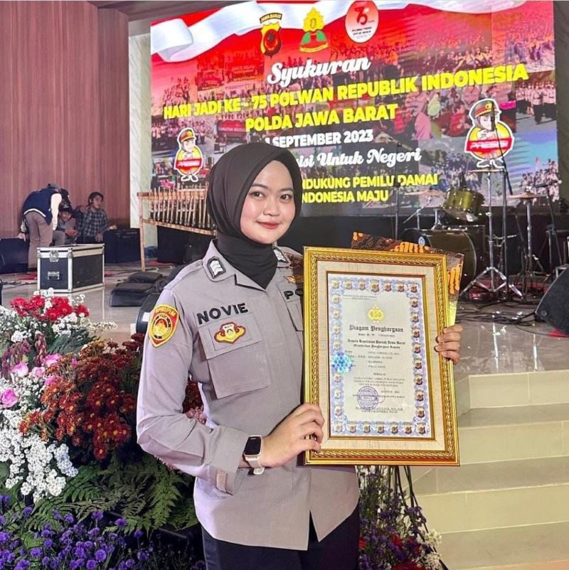 Brigpol Novie Yurisna, S.H., M.H., anggota Polwan Spripim Polda Jawa Barat, kembali mengukir prestasi membanggakan