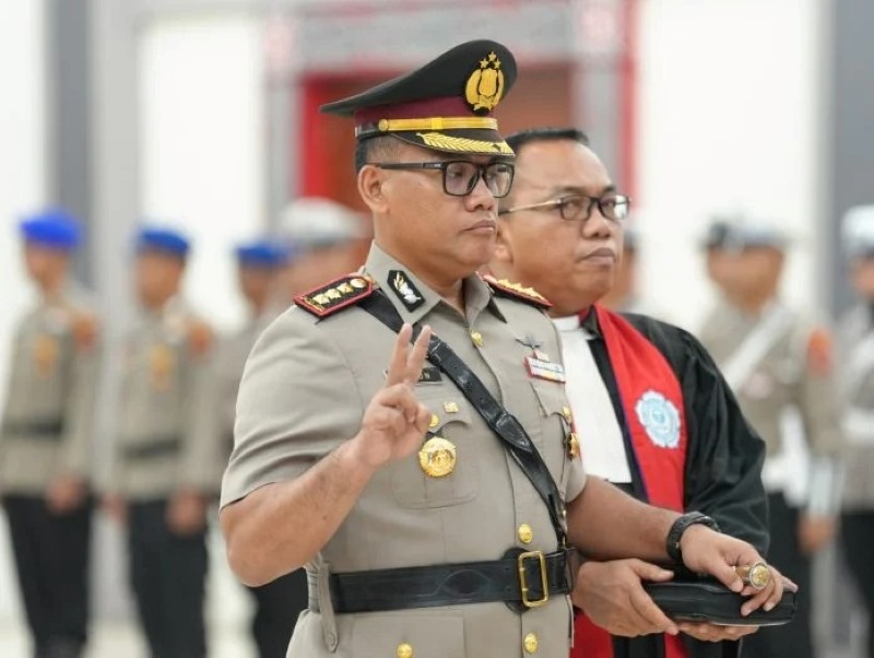 Kombes Pol Gidion Arif Setyawan secara resmi menggantikan Kombes Pol Teddy John Sahala Marbun sebagai Kapolrestabes Medan dalam upacara Serah Terima Jabatan (Sertijab) yang berlangsung pada Senin (7/10/2024)