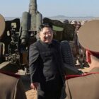 Pemimpin Korea Utara, Kim Jong Un, kembali menggemparkan dunia internasional dengan pernyataannya yang tegas mengenai percepatan program senjata nuklir negaranya
