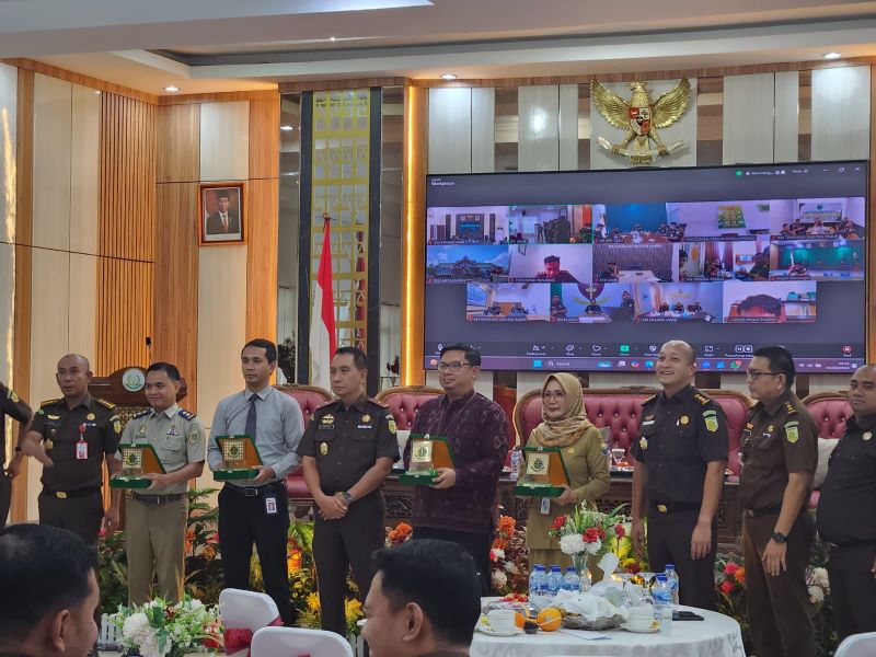 Kejaksaan Tinggi (Kejati) Jambi mengadakan kegiatan Fokus Group Diskusi (FGD) yang bertujuan untuk merumuskan kebijakan terkait optimalisasi penanganan perkara korupsi dengan fokus pada pengembalian keuangan negara