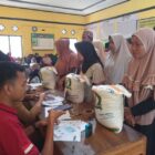 Pada Selasa, 8 Oktober 2024, sejumlah desa mulai mendistribusikan bantuan beras kepada Keluarga Penerima Manfaat (KPM), dengan Desa Bolang menjadi salah satu yang aktif dalam proses penyaluran tersebut