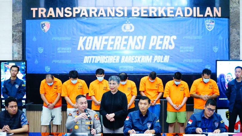 Pada 1 Oktober 2024, Direktorat Tindak Pidana Siber Bareskrim Polri (Dittipidsiber) berhasil membongkar sindikat judi online yang dikendalikan oleh warga negara (WN) Cina