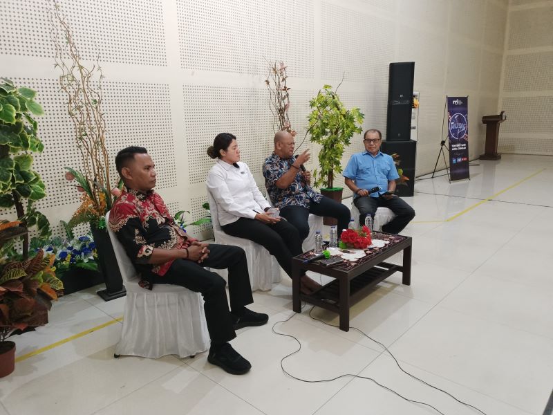 Kepolisian Daerah (Polda) Maluku melalui tim Cyber Direktorat Reserse Kriminal Khusus (Ditreskrimsus) terus menggencarkan patroli di media sosial untuk mengawal Pilkada serentak agar berjalan aman dan damai. Dialog yang diselenggarakan di RRI Ambon, Rabu (9/10/2024)