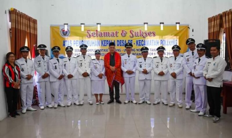 Bupati Humbahas Dosmar Banjarnahor, S.E mengukuhkan 12 Kepala Desa (Kades) di Kecamatan Pollung, Rabu (9/10) bertempat di Aula Kantor Camat Pollung