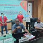 Menurut hasil penyidikan, tersangka Djumadi menyalahgunakan kewenangannya dengan mencairkan anggaran pengadaan Alkes tanpa memenuhi prosedur yang benar, dan didukung oleh tersangka Atok yang berperan dalam mendistribusikan dana tersebut untuk kepentingan pribadi