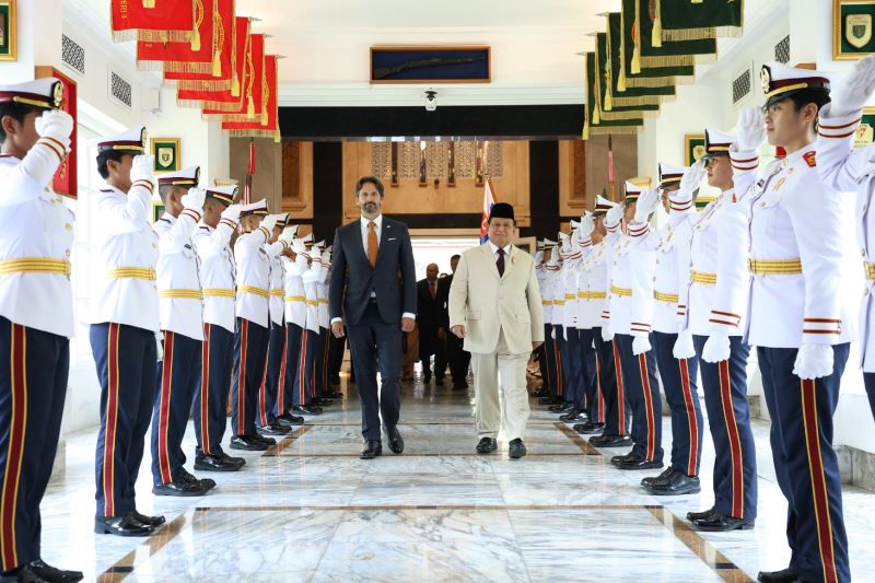 Menteri Pertahanan Republik Indonesia, Prabowo Subianto, menerima kunjungan kehormatan Deputi Perdana Menteri sekaligus Menteri Pertahanan Republik Slovakia, H.E. Mr. Robert Kaliňák, di Kantor Kementerian Pertahanan, Jakarta