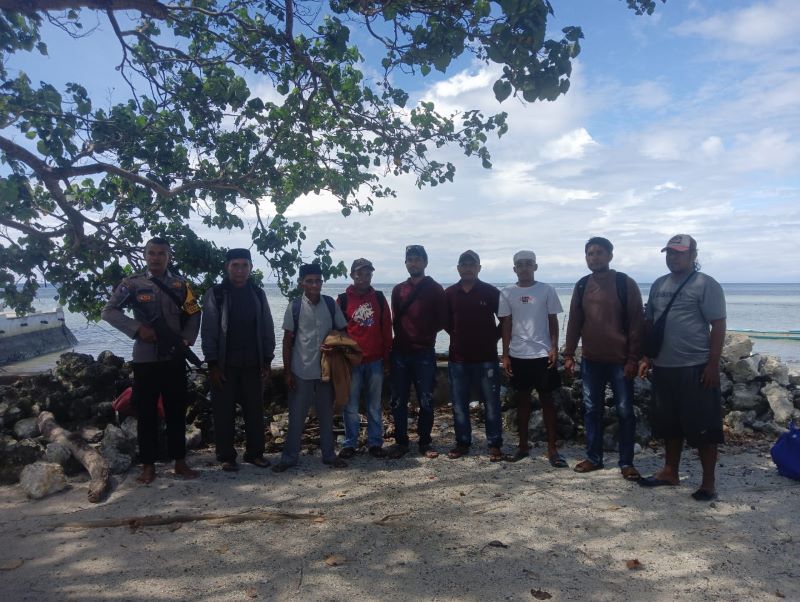 Aparat Kepolisian Sektor (Polsek) Manipa, di bawah Polres Seram Bagian Barat (SBB), bergerak cepat mengamankan enam terduga pelaku penganiayaan terhadap Muhammad Akbar Silawane (28), perangkat desa Masawoi, Kecamatan Kepulauan Manipa, Kabupaten Seram Bagian Barat