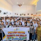 Kepolisian Wanita (Polwan) Polda Maluku menggelar program mangente atau kunjungan ke SMA Negeri 1 Ambon pada Senin (14/10/2024). Program ini bertujuan untuk memberikan edukasi kepada para siswa tentang pencegahan bullying, kekerasan seksual, serta peredaran gelap narkoba di lingkungan sekolah