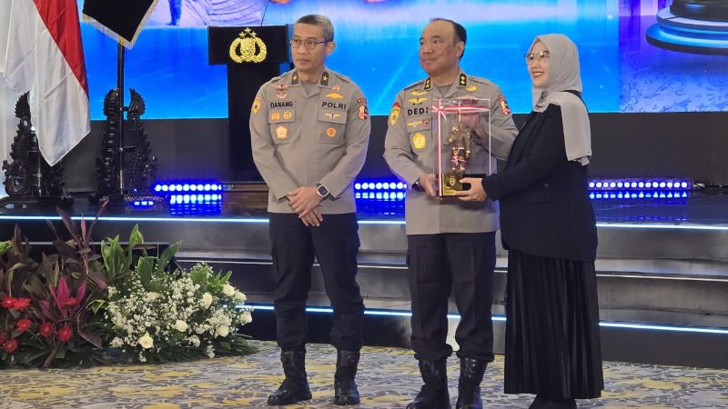 Polri mendapatkan penghargaan dari Komisi Nasional Disabilitas (Komnas Disabilitas) atas kebijakan inklusif dan humanis dalam rekrutmen proaktif bagi penyandang disabilitas