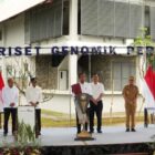 Presiden RI Joko Widodo meresmikan Pusat Riset Genomik Pertanian yang berlokasi di Taman Sains Teknologi Herbal dan Hortikultura (TSTH2), Kecamatan Pollung, Kabupaten Humbang Hasundutan, Sumatera Utara, pada Rabu (16/10/2024)