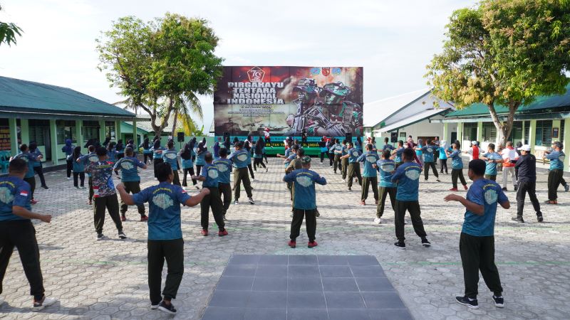 Kodim 1506/Namlea terus menunjukkan komitmennya terhadap kesehatan dan kebugaran masyarakat melalui kegiatan GEMAS (Gerakan Masyarakat Sehat), yang diadakan dua kali setiap bulan