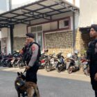 Polda Jawa Barat melalui Dit Samapta Polda Jabar menggelar operasi sterilisasi di kantor Komisi Pemilihan Umum (KPU) dan Badan Pengawas Pemilu (Bawaslu) Provinsi Jabar