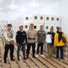 Bersama dengan 20 personel Polres Buru, Kompol Akmil Djapa memimpin langsung penjemputan logistik pemilu yang terdiri dari surat suara serta daftar pasangan calon Gubernur dan Wakil Gubernur Maluku, serta Bupati dan Wakil Bupati Buru