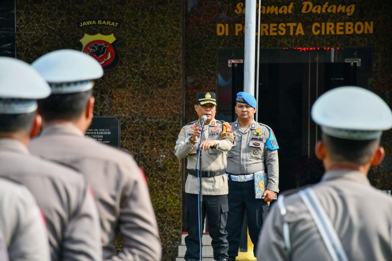 Apel yang dipimpin oleh Kapolresta Cirebon, Kombes Pol Sumarni, S.I.K, S.H, M.H tersebut berlangsung di lapangan apel Mapolresta Cirebon, pada Minggu, 20 Oktober 2024, dengan melibatkan 620 personel dari Polresta Cirebon beserta Polsek jajaran