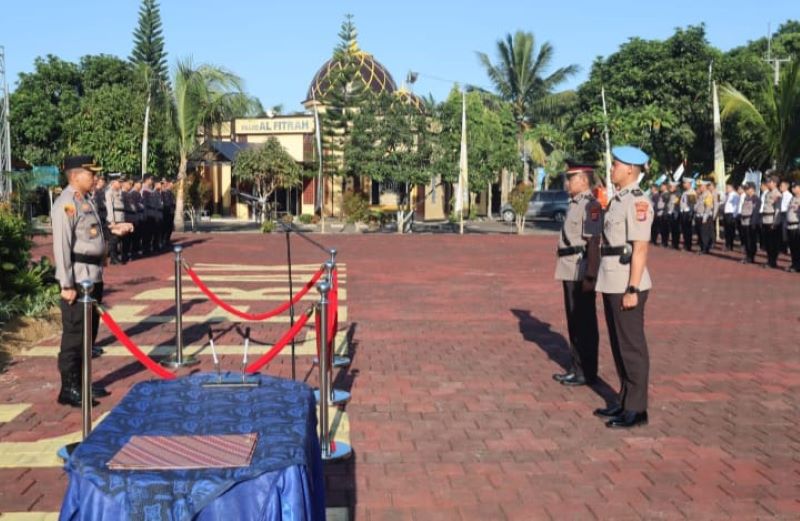 Kapolres Lebak Polda Banten, AKBP Suyono, SIK memimpin langsung upacara serah terima jabatan Kasi Propam Polres Lebak yang dilaksanakan di Lapangan Mapolres Lebak, pada Senin, 21 Oktober 2024