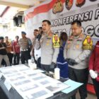 Kapolresta Bogor Kota Polda Jabar, Kombes Bismo Teguh Prakoso, menggelar konferensi pers untuk mengungkap kasus perjudian online di Mako Polresta Kota Bogor, Jalan Kapt. Muslihat, pada Senin, 21 Oktober 2024