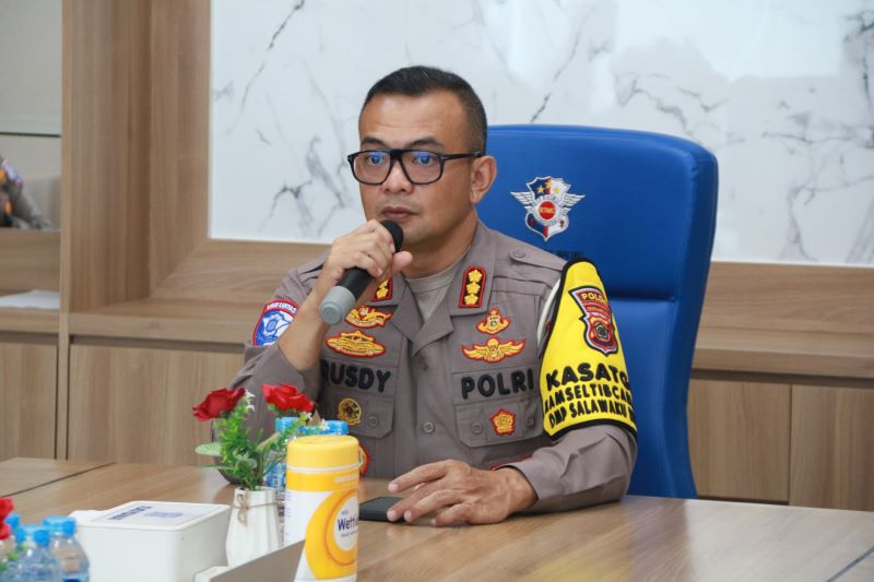 Direktur Lalulintas Polda Maluku, Kombes Pol. Rusdy Pramana Suryanagara S.IK, mengungkapkan dalam Rapat Analisa dan Evaluasi (Anev) Operasi Zebra 2024 yang berlangsung di ruang Anev Direktorat Lalulintas Polda Maluku pada Senin, 21 Oktober 2024